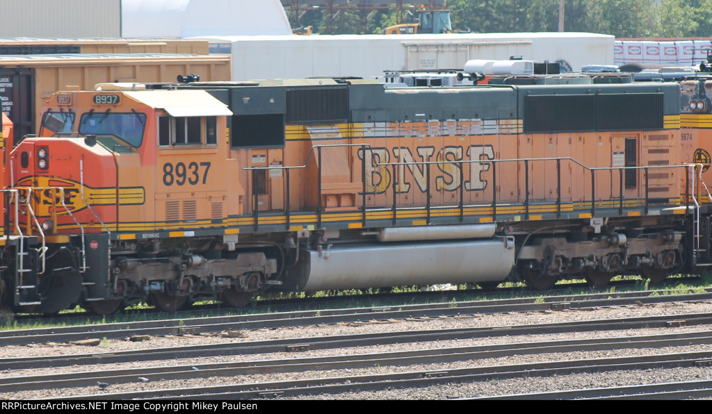 BNSF 8937